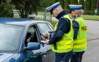 Zmiany w 2025 roku! Redukcja punktów karnych tylko za mniejsze naruszenia, nowy przypadek zatrzymania prawa jazdy, kat. B dla 17-latków z osobą towarzyszącą, okres próbny i inne nowości dla kierowców